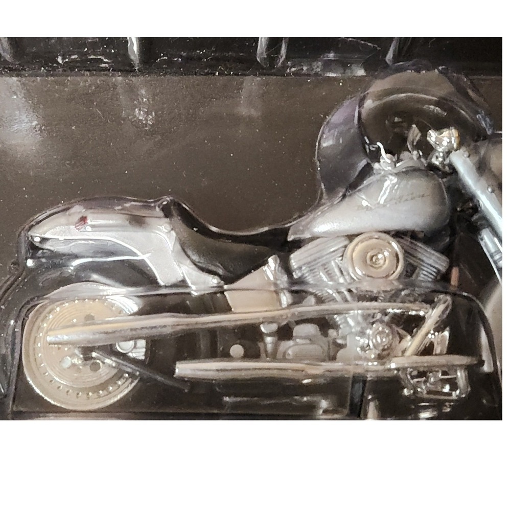 Harley-Davidson Street Stalker 1:18 Die Cast Metal Model Maisto for AVON Silver - Picture 4 of 9